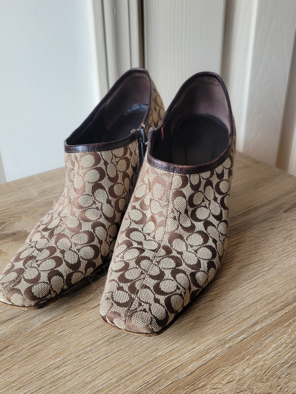 Vintage Coach Daphne Signature Logo Ankle Booties Khaki Brown Size 6